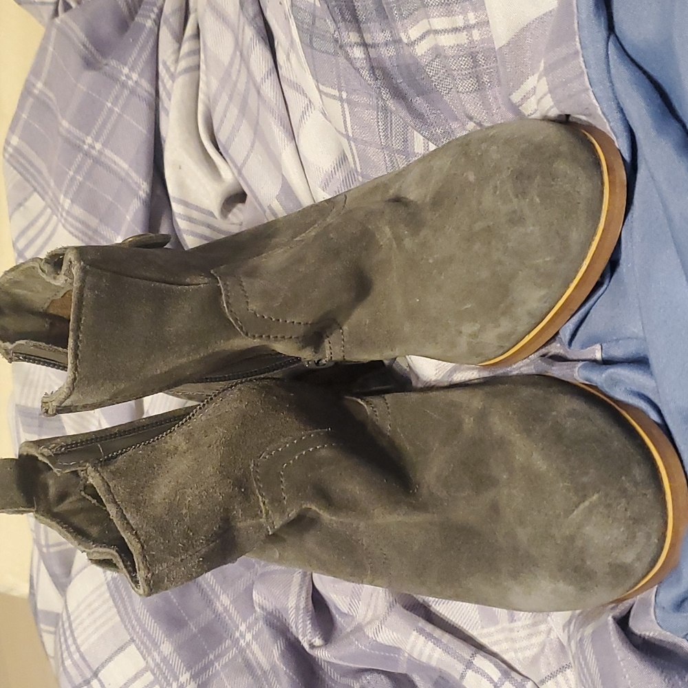Women's boots green size 6.5